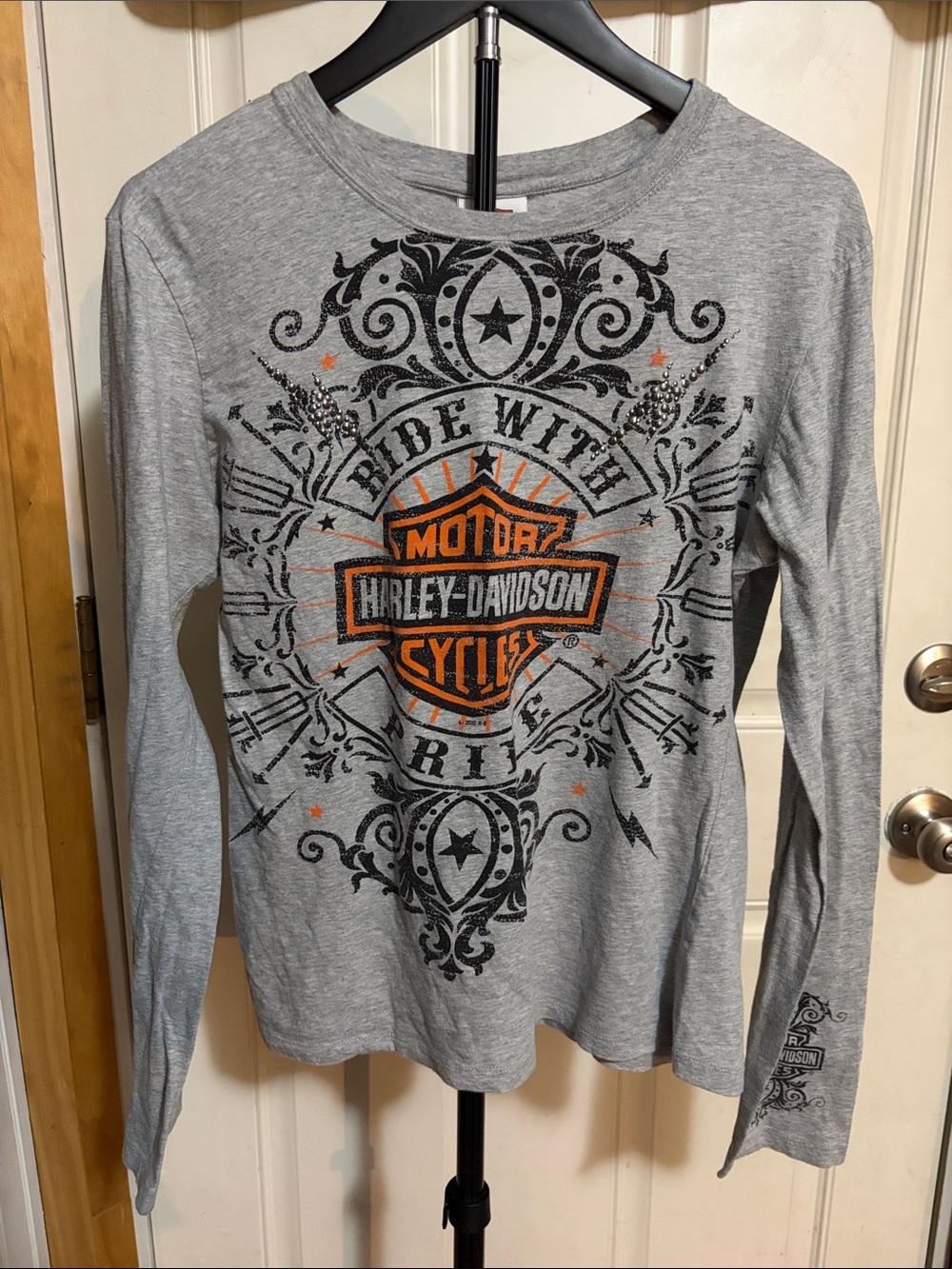 Harley Davidson Gray Long Sleeve with Large Front Logo Bar and Shield